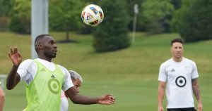 Christian Benteke aerial duels 2024