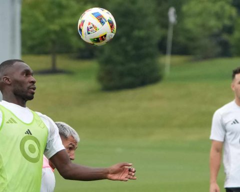 Christian Benteke aerial duels 2024